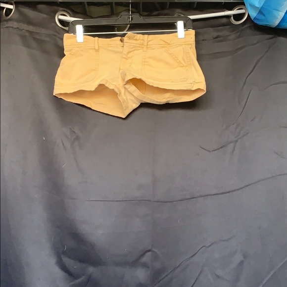 Soft khaki shorts - Picture 1 of 3